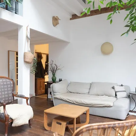 63 M Near Buttes-chaumont *