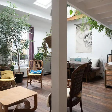 63 M Near Buttes-chaumont *